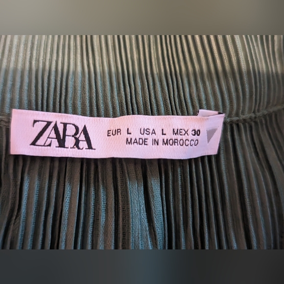 Zara Emerald Green Plisse Shirt Blouse Size L Button Up Loose - Picture 2 of 8